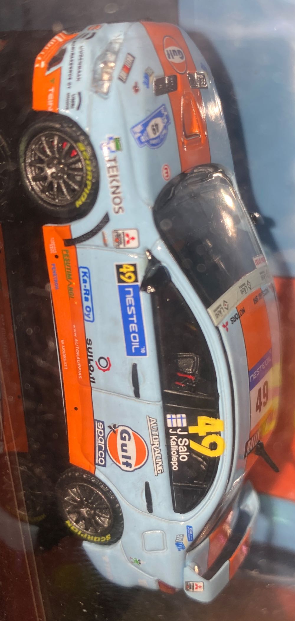 Mitsubishi Lancer Evolution X - Tarmac (Gulf) action figure collectible [Barcode 9580015707770] - Main Image 2