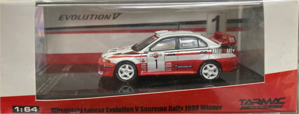 Hikari Japanese Vinyl Predator Unmasked Original Version Vinyl Figure