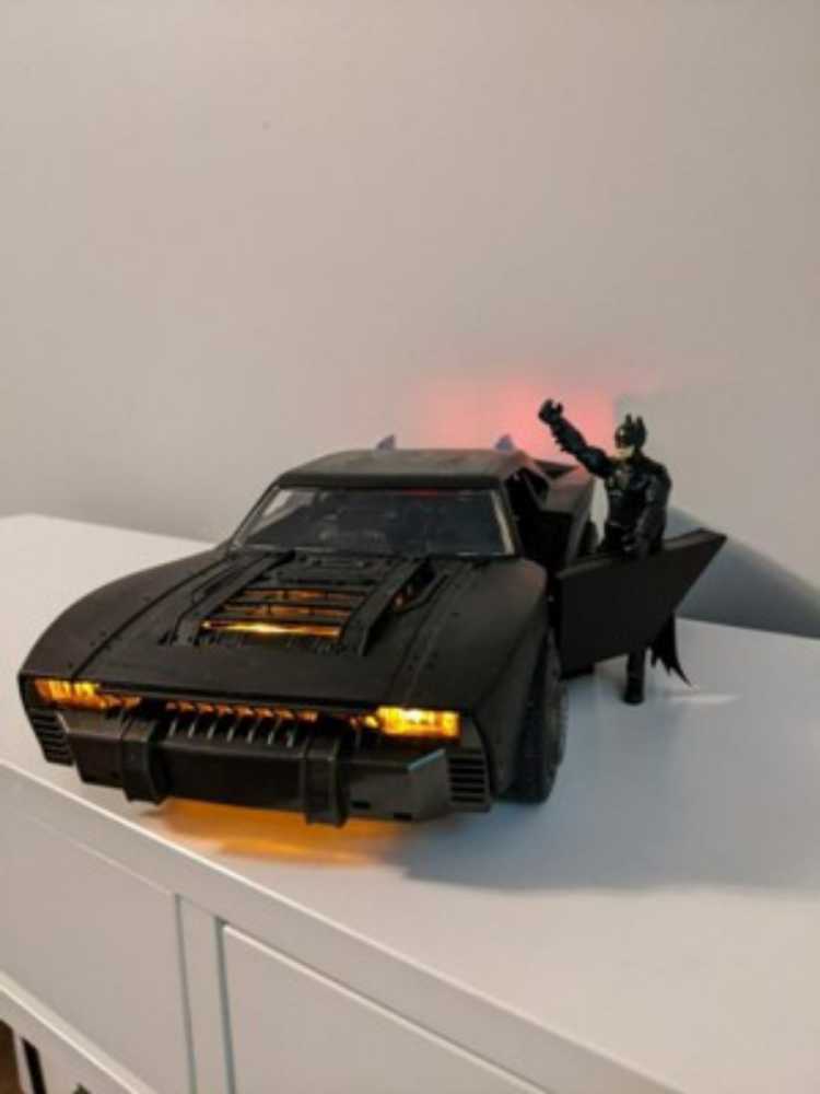 Batmobile With 4” Batman Figure Lights And Sounds - Spin Master (The Batman (2022)) action figure collectible [Barcode 778988382905] - Main Image 3