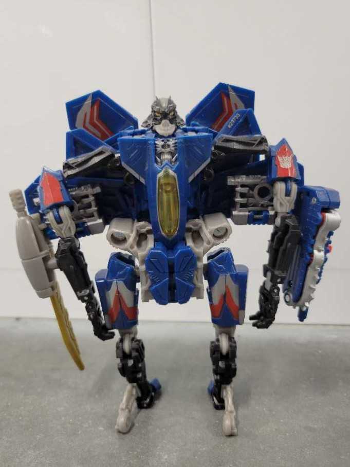 Thundercracker 2nd Robot Mode  - Hasbro (Dark Of The Moon) action figure collectible - Main Image 2