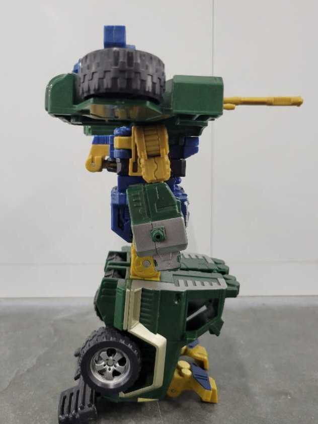 Ironhide - Hasbro (Energon) action figure collectible - Main Image 3