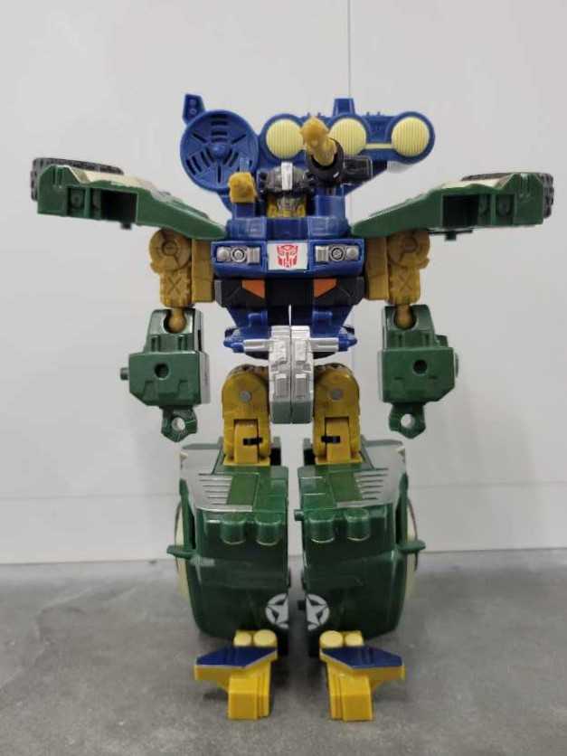 Ironhide - Hasbro (Energon) action figure collectible - Main Image 2