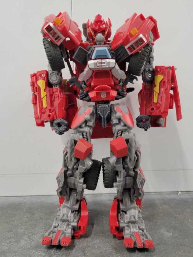 Ironhide Leader - Hasbro (Generations GDO) action figure collectible - Main Image 2