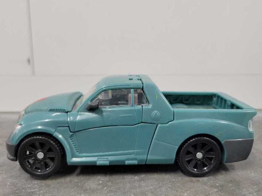 Kup Sergeant 3rd Vehicle Mode - Hasbro (Generations) action figure collectible - Main Image 1