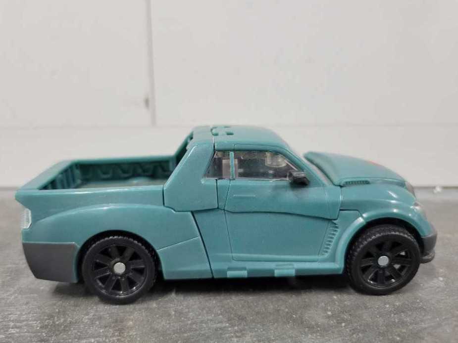 Kup Sergeant 3rd Vehicle Mode - Hasbro (Generations) action figure collectible - Main Image 3