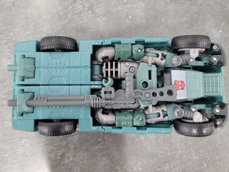 Kup Sergeant 3rd Vehicle Mode - Hasbro (Generations) action figure collectible - Main Image 4