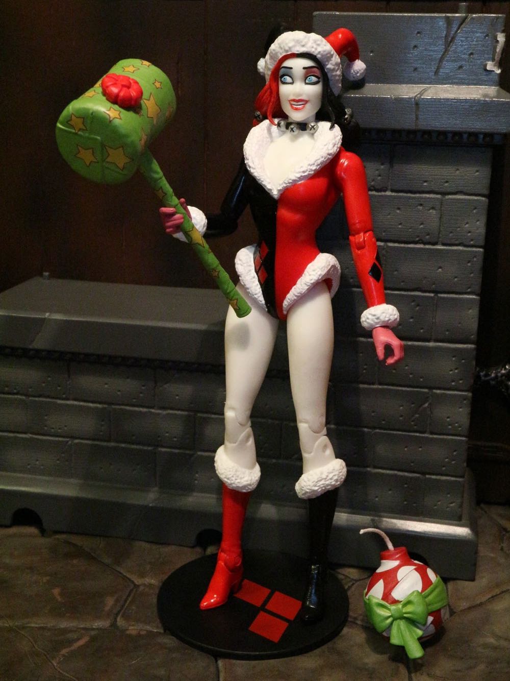 Harley Quinn (New 52 Holiday) - Hasbro (DC) action figure collectible - Main Image 1