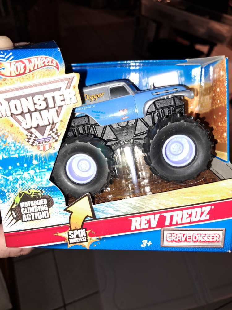 Rev Tredz Hot Wheels Monster Jamspectraflames #21 80 Bone Shaker 1:64 Scale Collectible Truck With Monster Jam Grave Digger  action figure collectible [Barcode 026676898536] - Main Image 2