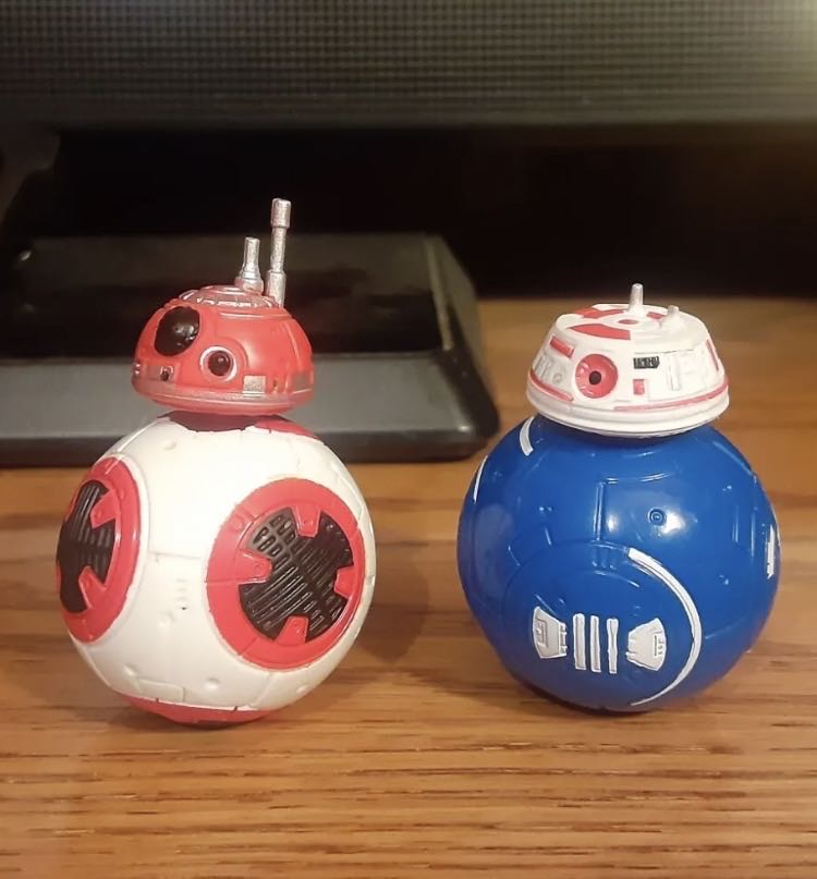 BB Units (Red/Blue) Galaxy’s Edge Trading Outpost (Target Exclusive) - Disney/Hasbro (Star Wars) action figure collectible - Main Image 2