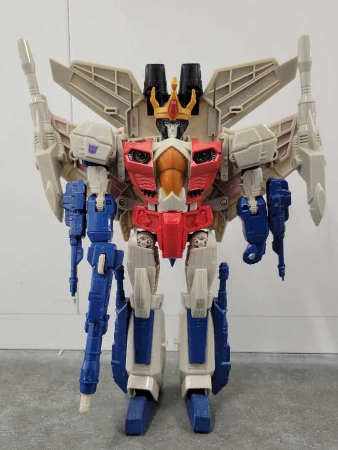 Starscream Robot Mode - Hasbro (Combiner Wars) action figure collectible - Main Image 2