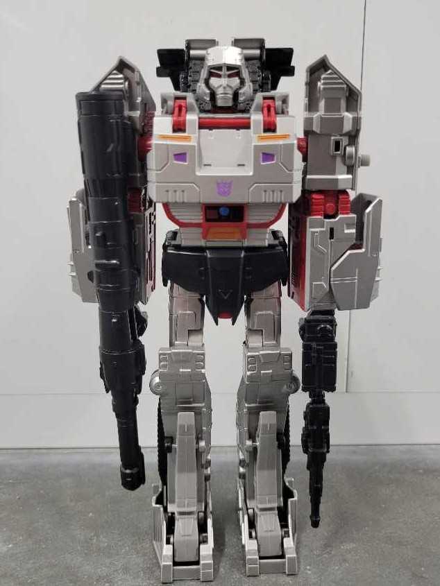 Megatron Robot Mode - Hasbro (Combiner Wars) action figure collectible - Main Image 2