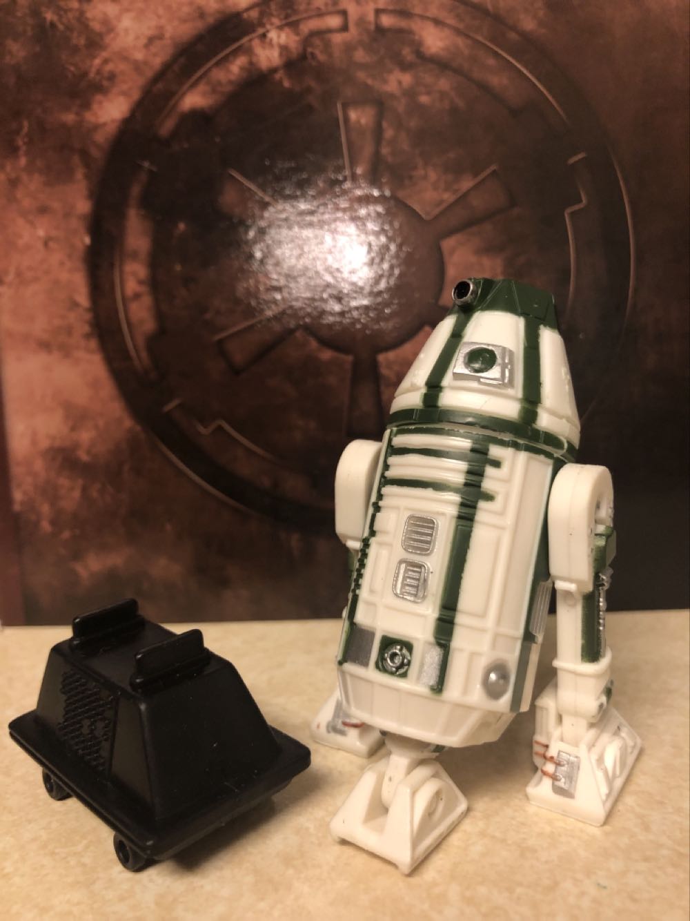 R4-M9 POTJ - Basic - Hasbro (Star Wars Episode IV: A New Hope) action figure collectible - Main Image 3