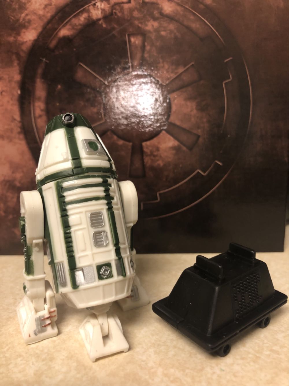 R4-M9 POTJ - Basic - Hasbro (Star Wars Episode IV: A New Hope) action figure collectible - Main Image 4