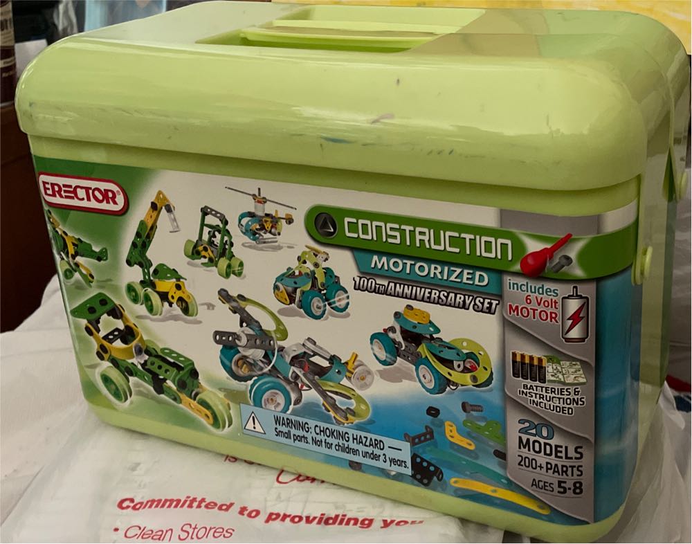 Erector Construction Motorized 100th Anniversay Set 20 Models 200+ Parts  action figure collectible [Barcode 724641602880] - Main Image 2