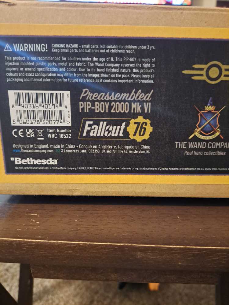 Fallout 76 Pip-Boy Mk VI Vault Tec Limited Edition  - Bethesda (Fallout) action figure collectible [Barcode 840316401944] - Main Image 2