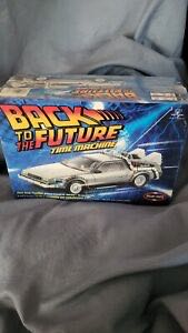 Back To The Future Time Machine Delorean 1:25 Polar Lights  action figure collectible [Barcode 090733068118] - Main Image 1