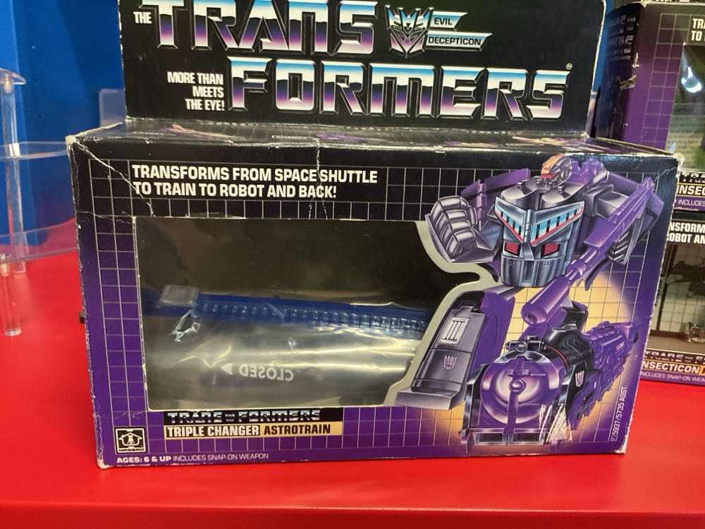 Astrotrain G1  action figure collectible [Barcode 038976059371] - Main Image 2