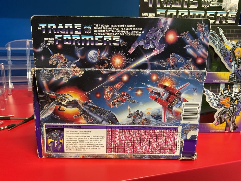 Astrotrain G1  action figure collectible [Barcode 038976059371] - Main Image 3