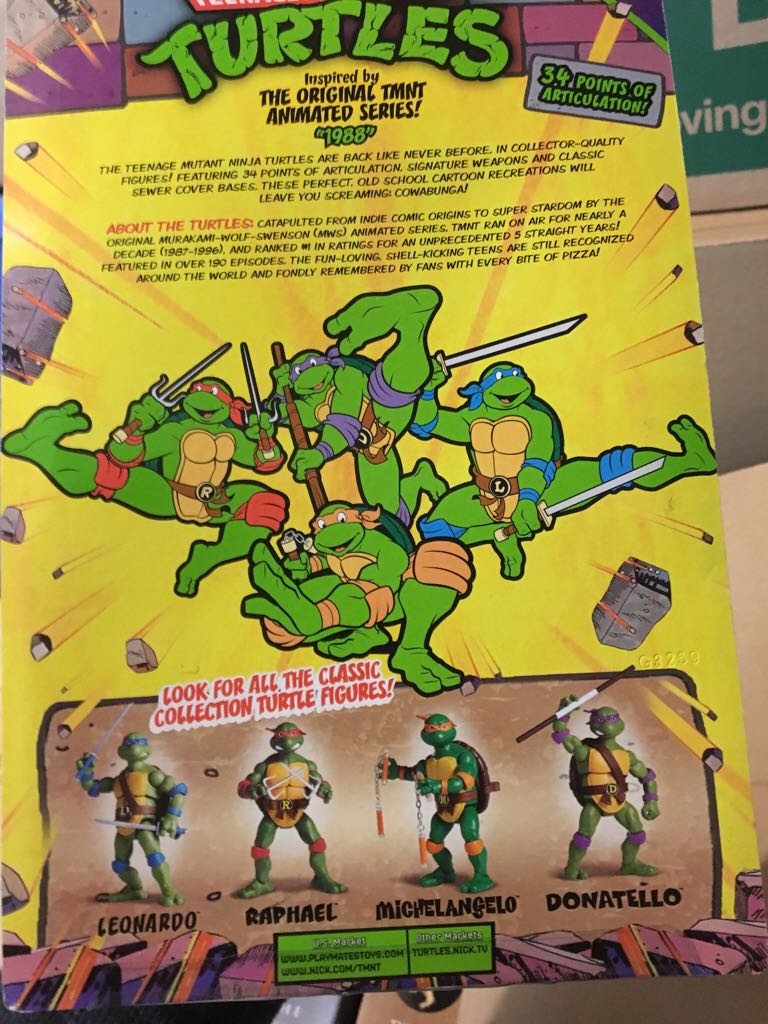 TMNT Raphael 6” - Playmates (Classic Collection) action figure collectible - Main Image 2