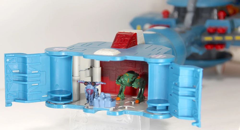 Exo-Squad: Exocarrier Resolute II - Playmates action figure collectible - Main Image 3