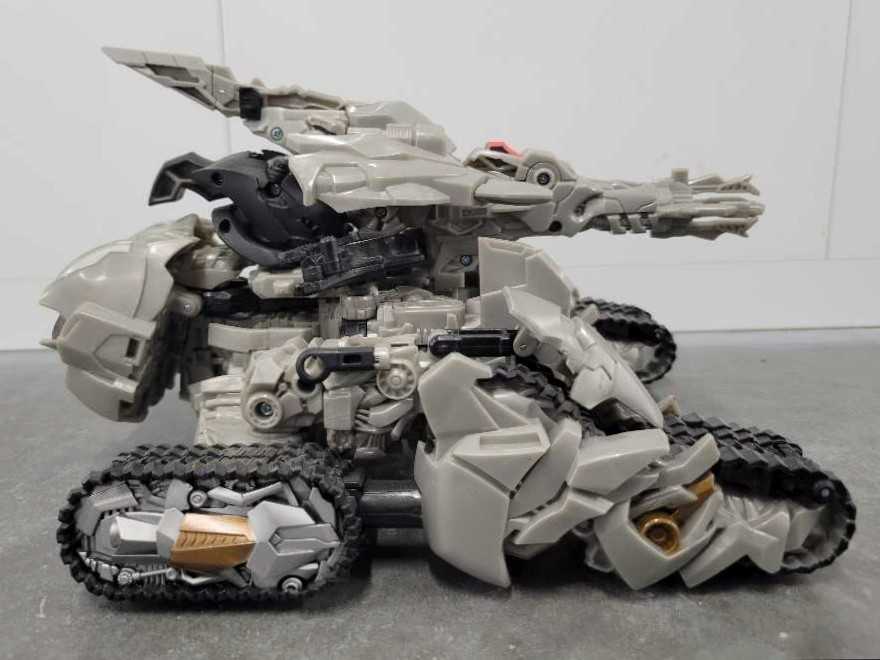 Megatron Leader Vehicle Mode Missing Missile And Hip Blaster - Hasbro (Revenge Of The Fallen) action figure collectible - Main Image 3