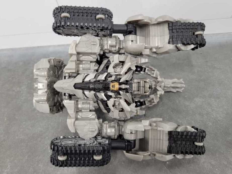 Megatron Leader Vehicle Mode Missing Missile And Hip Blaster - Hasbro (Revenge Of The Fallen) action figure collectible - Main Image 4