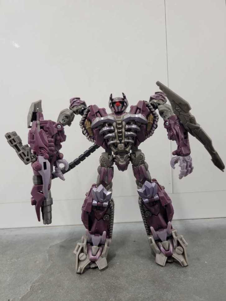 Shockwave Robot Mode - Hasbro (Dark Of The Moon) action figure collectible - Main Image 2