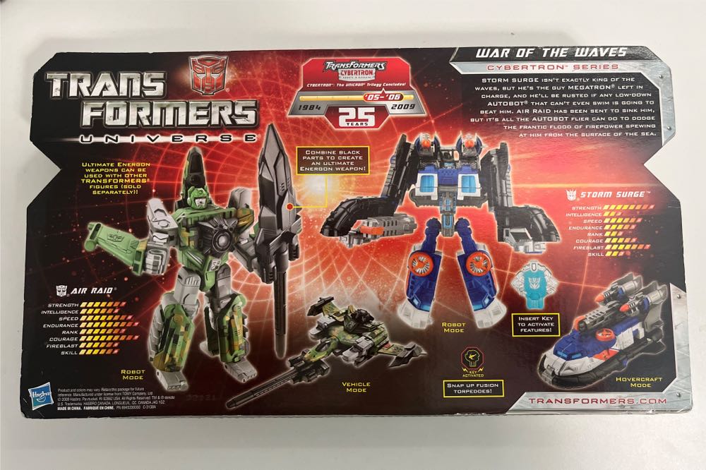 Air Raid vs Storm Surge - Hasbro (Transformers: Universe) action figure collectible [Barcode 653569438052] - Main Image 2