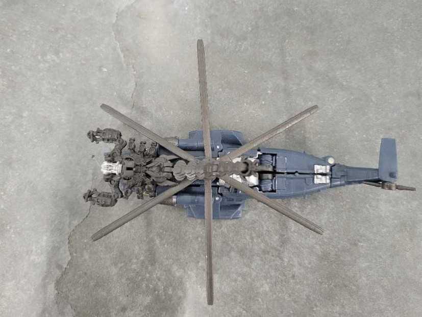 Blackout With Scorponok Cyberverse Vehicle Mode  - Hasbro (Dark Of The Moon) action figure collectible - Main Image 2