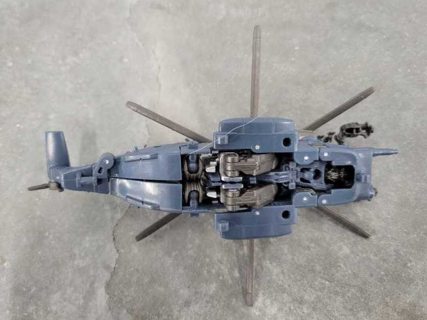 Blackout With Scorponok Cyberverse Vehicle Mode  - Hasbro (Dark Of The Moon) action figure collectible - Main Image 4