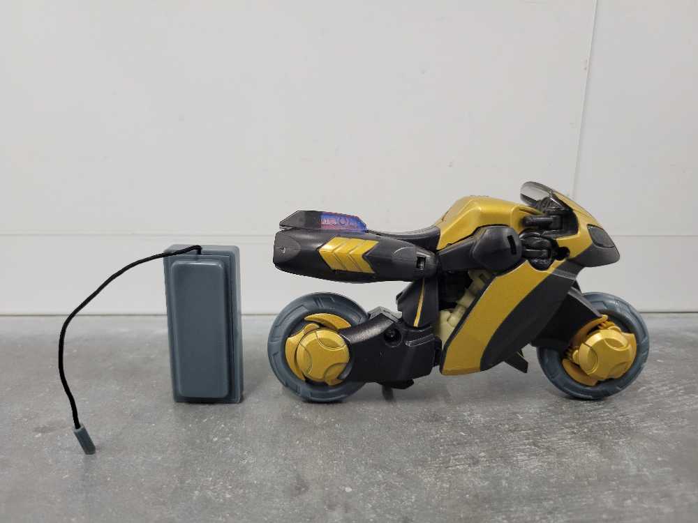 Prowl - Hasbro (Animated) action figure collectible - Main Image 3