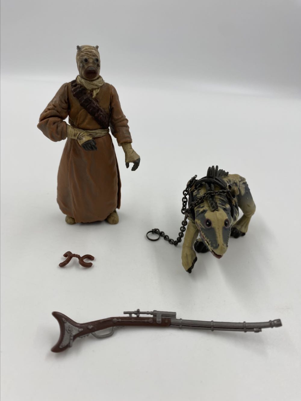 Star Wars: Sand People/Tusken Raider with Massiff - Hasbro (Attack of the Clones 02-52) action figure collectible - Main Image 2