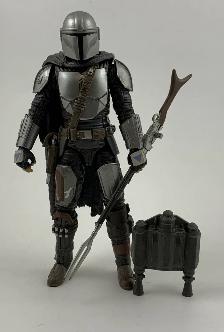 The Mandalorian (Beskar Armor) TBS [P4] TM01 - Hasbro (Star Wars: The Mandalorian) action figure collectible - Main Image 3