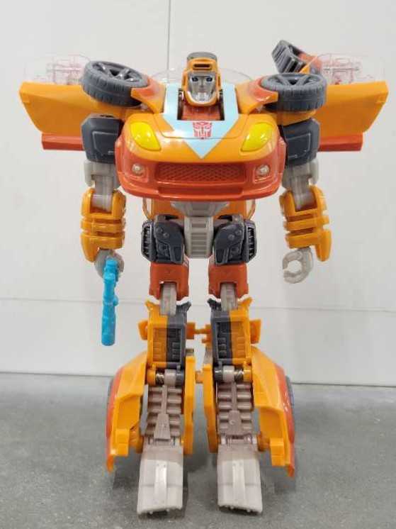 Wheelie Toys"R"Us Robot Mode - Hasbro (Generations GDO) action figure collectible - Main Image 2