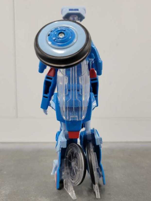 Chromia Robot Mode - Hasbro (Generations) action figure collectible - Main Image 4