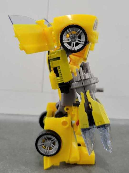 Bumblebee Robot Mode - Hasbro (Generations) action figure collectible - Main Image 3
