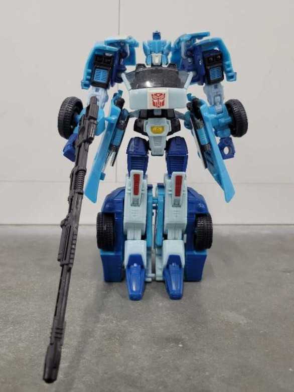 Blurr 2nd Robot Mode - Hasbro (Generations) action figure collectible - Main Image 2