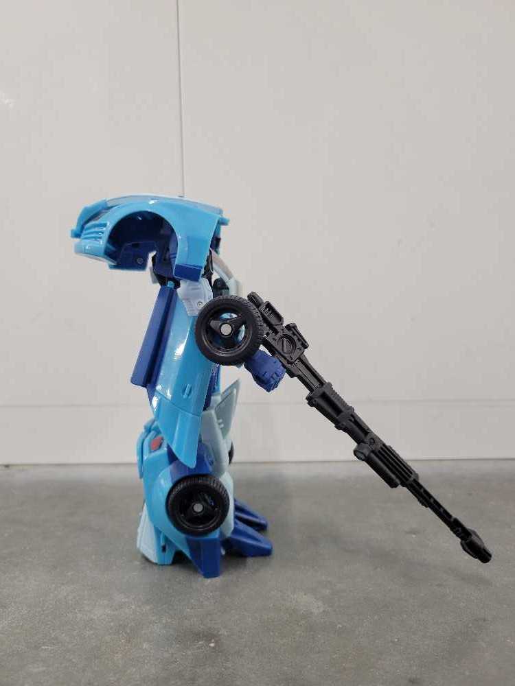 Blurr 2nd Robot Mode - Hasbro (Generations) action figure collectible - Main Image 3