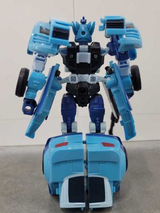 Blurr 2nd Robot Mode - Hasbro (Generations) action figure collectible - Main Image 4