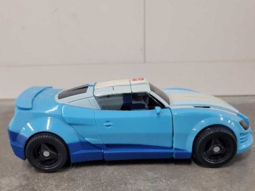 Blurr Vehicle Mode  - Hasbro (Generations) action figure collectible - Main Image 3