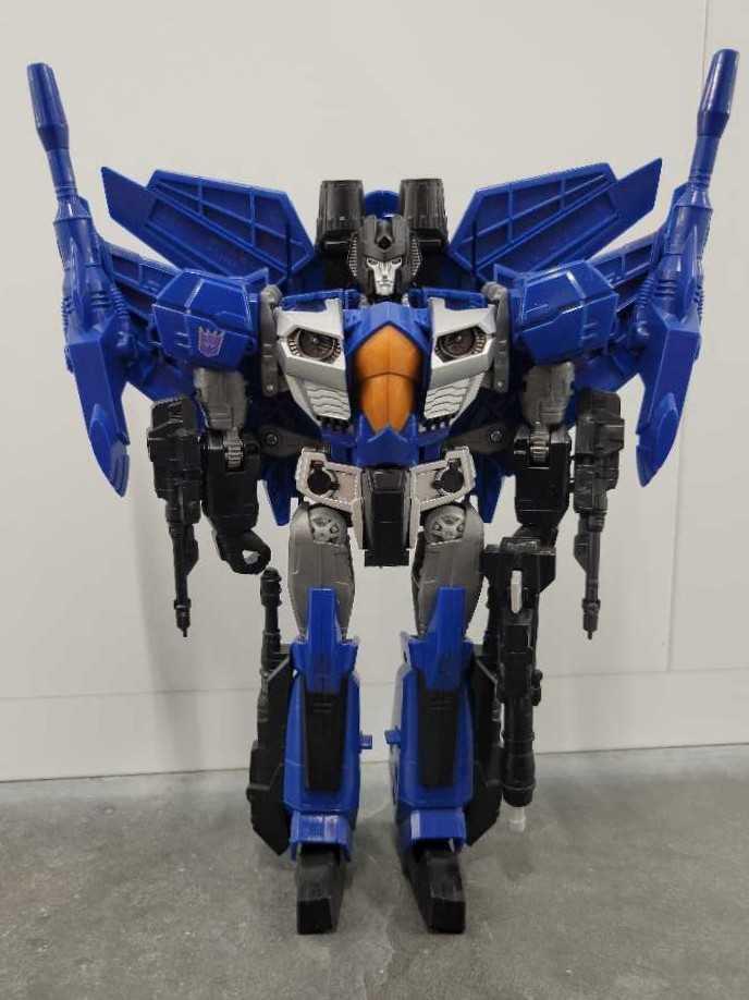 Thundercracker Robot Mode - Hasbro (Combiner Wars) action figure collectible - Main Image 2