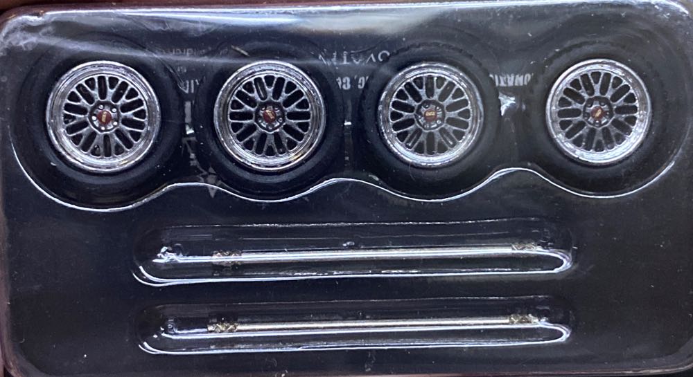 Rays Te37 White Comes W Wheel Stand & Stickers Tarmac Works Accessories - Tarmac (Rays) action figure collectible [Barcode 9680015713426] - Main Image 3