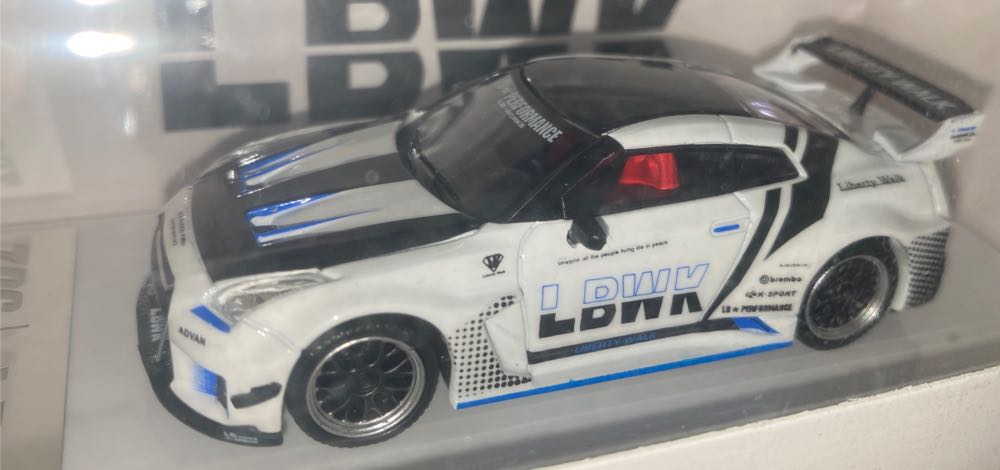 Nissan Skyline GT-R (R35) - TPC (LBWK) action figure collectible - Main Image 2