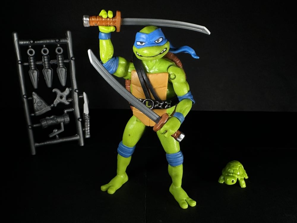Leonardo - Playmates Toys (Teenage Mutant Ninja Turtles: Mutant Mayhem) action figure collectible [Barcode 043377832812] - Main Image 3