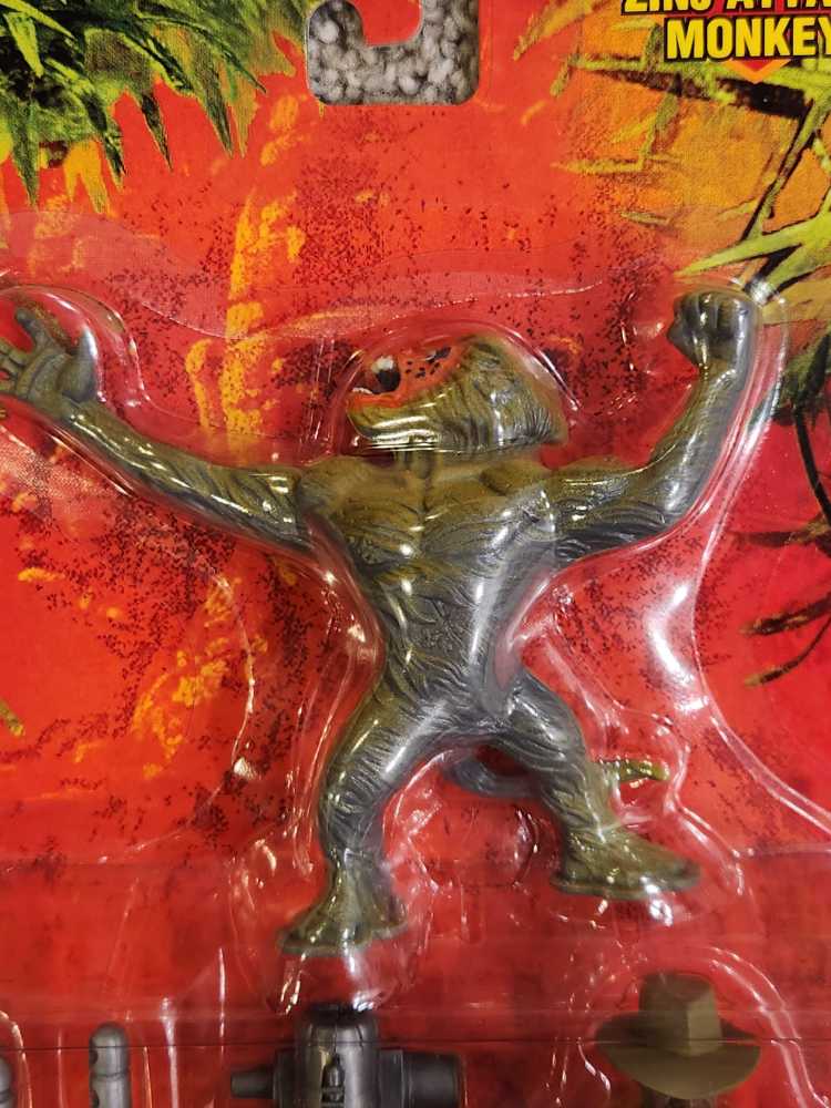 Monroe (Deluxe) (Plus Zinj Attack Monkey!) - Kenner (Congo The Movie) action figure collectible [Barcode 076281627229] - Main Image 4