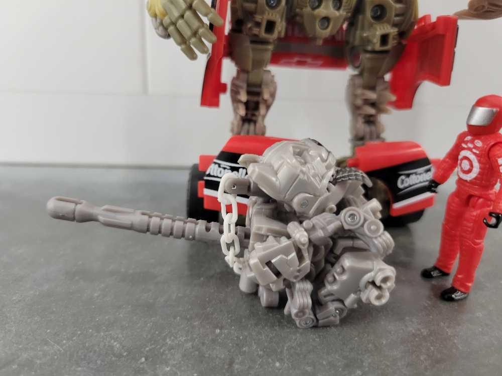 Steeljaw With Lead Foot And Sergeant Detour Gun Mode - Hasbro (Human Alliance) action figure collectible - Main Image 4