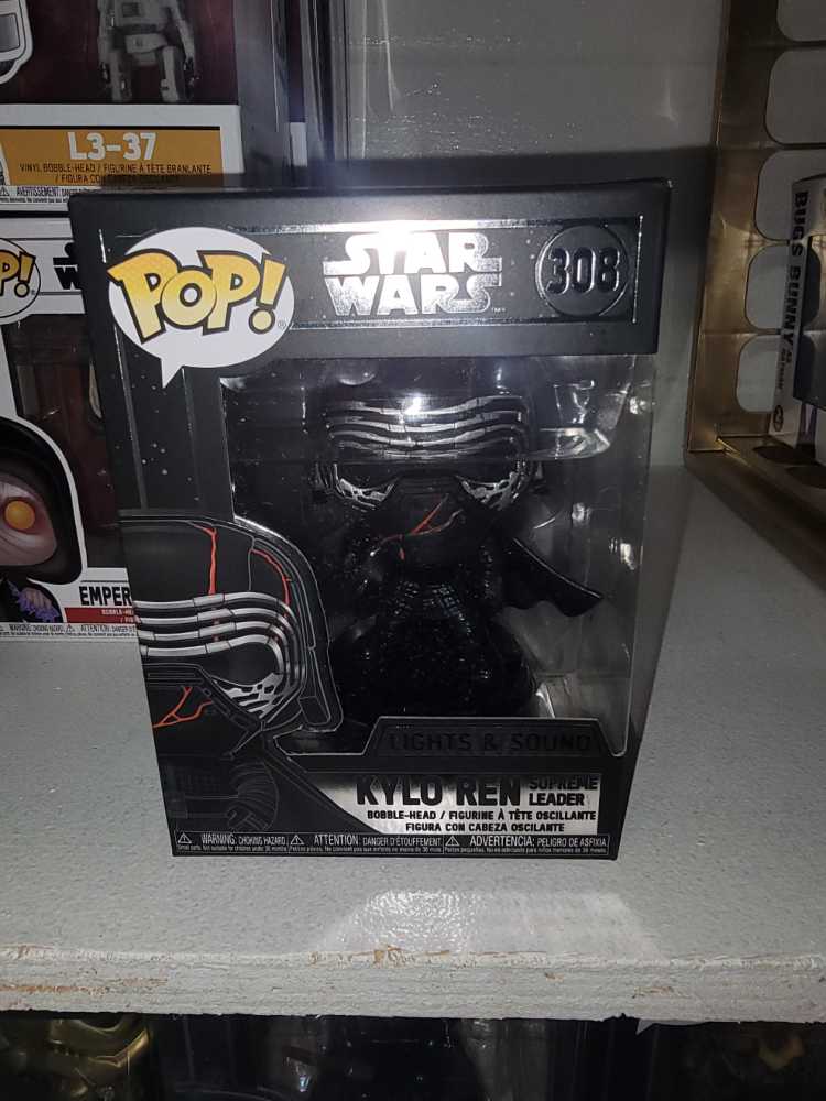 Star Wars Kylo Ren (Lights & Sound)    action figure collectible - Main Image 1