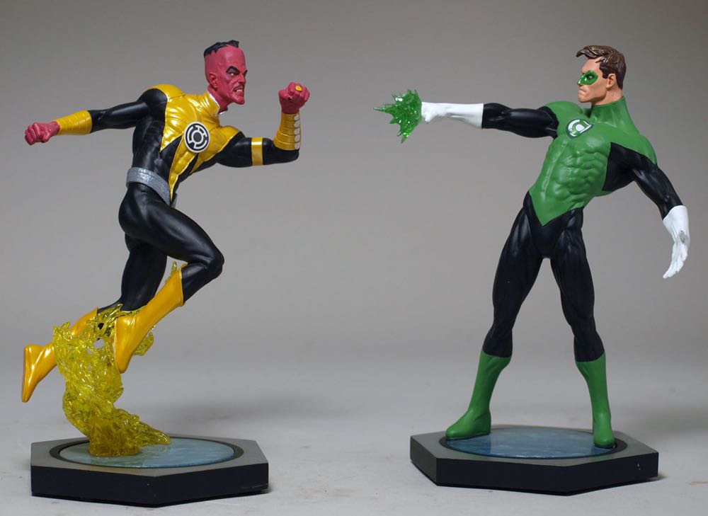Ultimate Showdown: Green Lantern Vs. Sinestro - DC Direct (Ultimate Showdown) action figure collectible [Barcode 761941298061] - Main Image 3