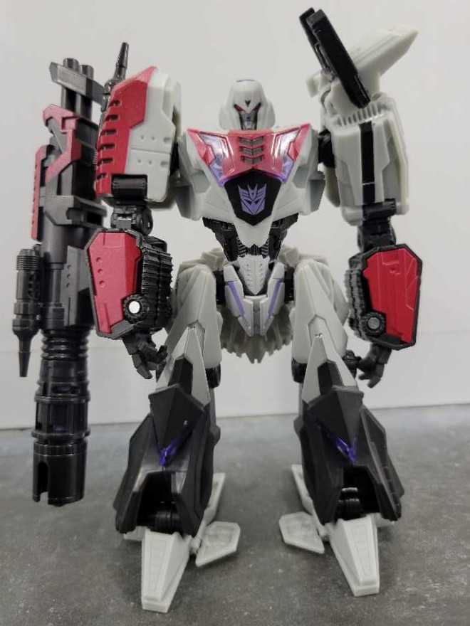 Megatron Cybertronian 2nd Robot Mode - Hasbro (Generations War For Cybertron) action figure collectible - Main Image 2