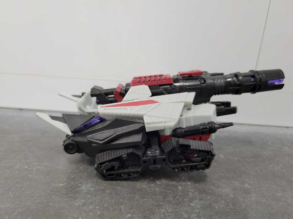 Megatron Cybertronian 3rd Tank Mode - Hasbro (Generations War For Cybertron) action figure collectible - Main Image 3